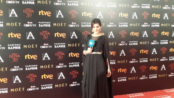 Lu Sapena en los Premios Goya 2016 Madrid cubriendo la gala para RPC.